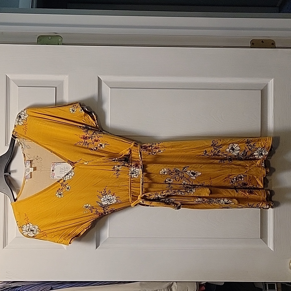 Yellow gold floral dress. Size small. Brand is Pink Rose vintage